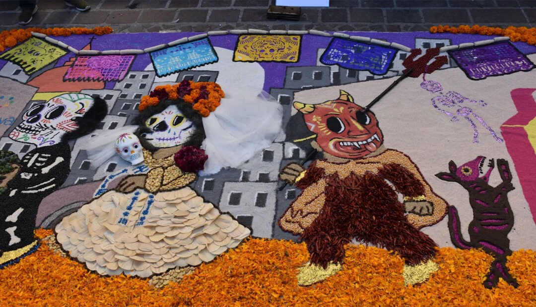 Los ‘Tapetes de la Muerte’ dieron color a las calles de Guanajuato capital
