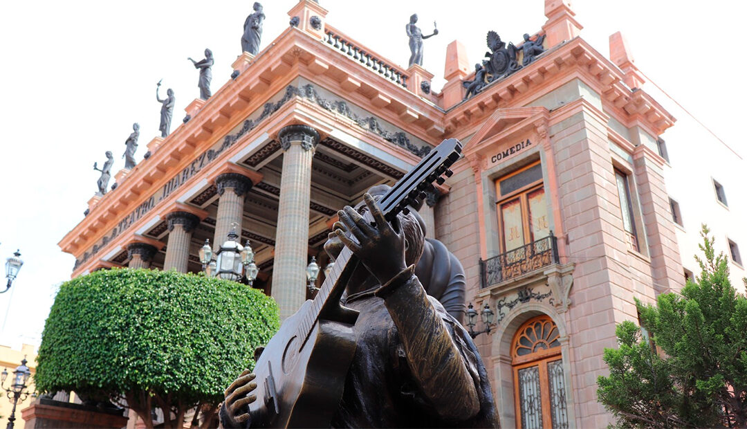 Patrimonio Escultórico de Guanajuato Capital recibe premio Internacional de Escultura Metálica en España