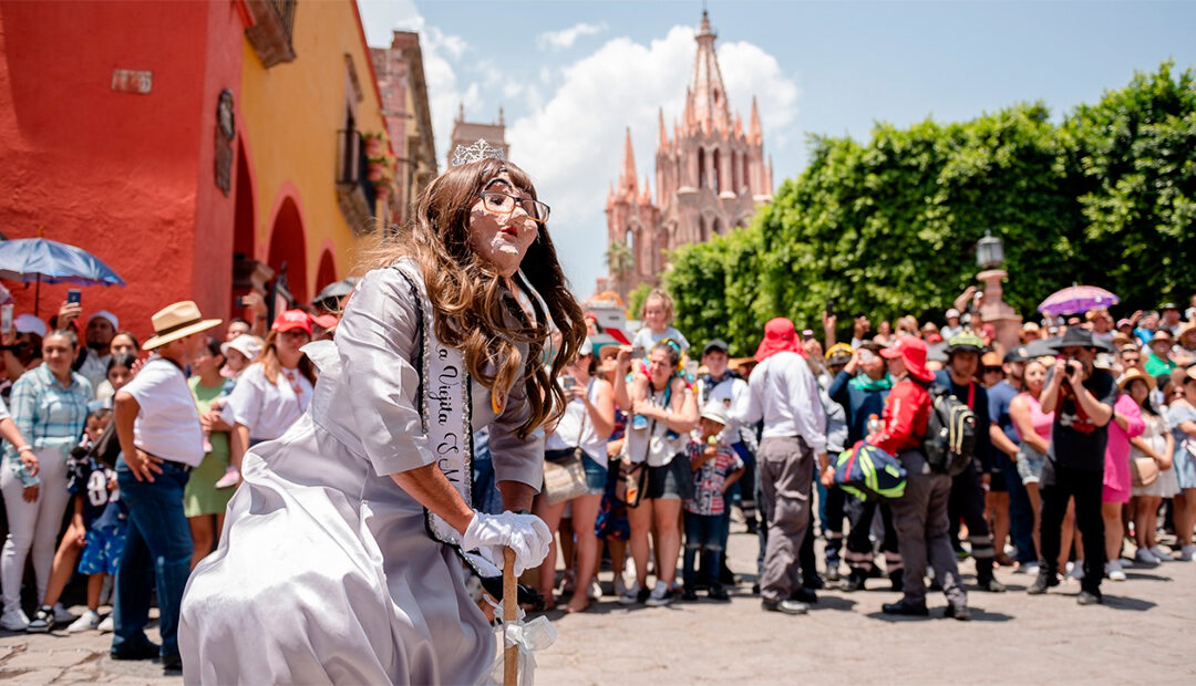 San Miguel de Allende se prepara para el colorido ‘Convite de Locos’ 2024