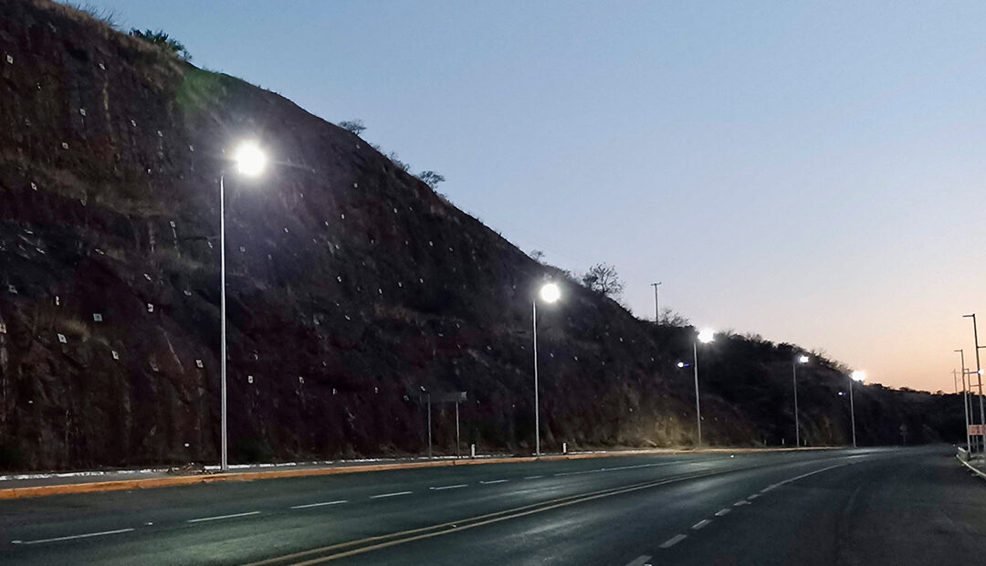 Avanza la instalación de alumbrado público en el Acceso Diego Rivera de Guanajuato Capital