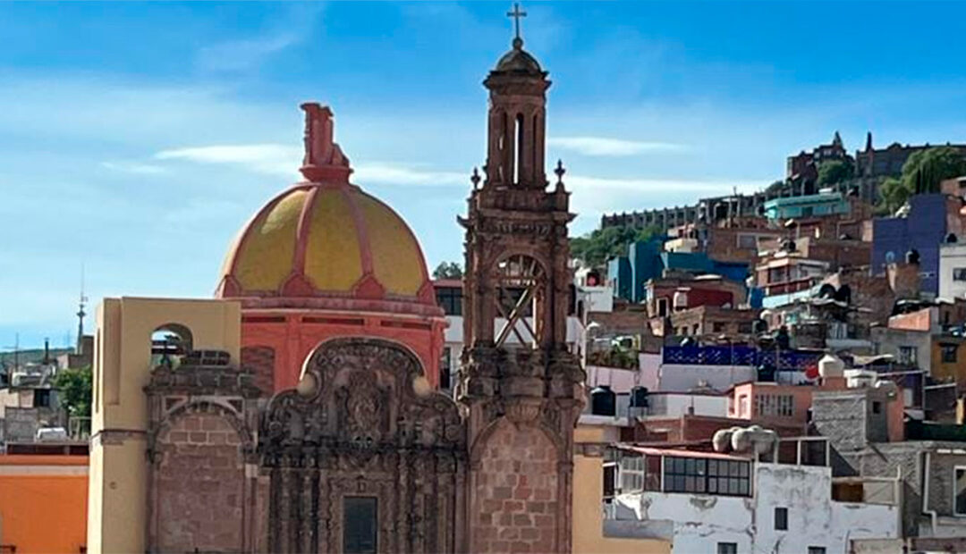 Rayo impacta en la cúpula del histórico Templo de Pardo en Guanajuato capital