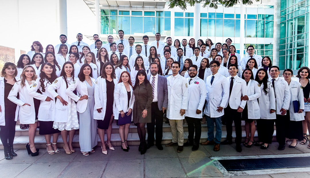 La Universidad de Guanajuato Celebra la Graduación de 81 Nuevos Médicos Cirujanos en León