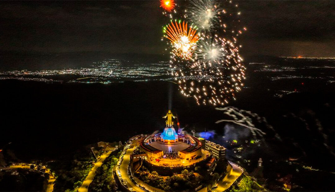 Iluminan el Santuario Votivo Nacional de Cristo Rey