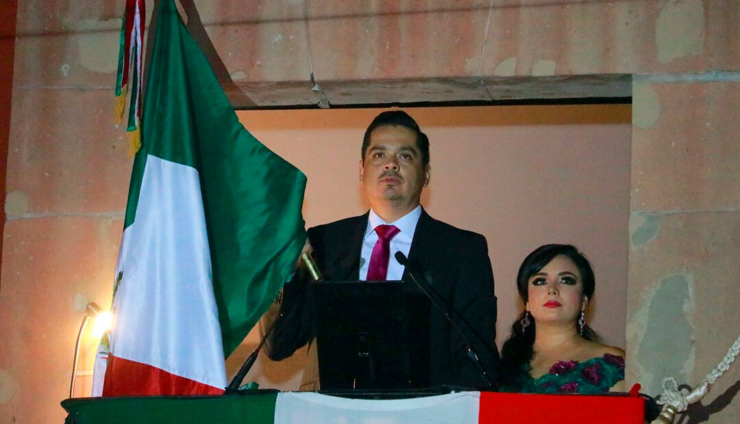 Encabeza presidente César Prieto ceremonia del Grito de Independencia de México
