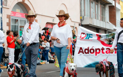 Celebra Salamanca Tradicional Desfile Conmemorativo del 16 de septiembre