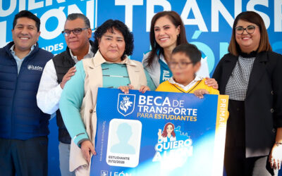 Gobierno de León entrega Becas de Transporte a estudiantes