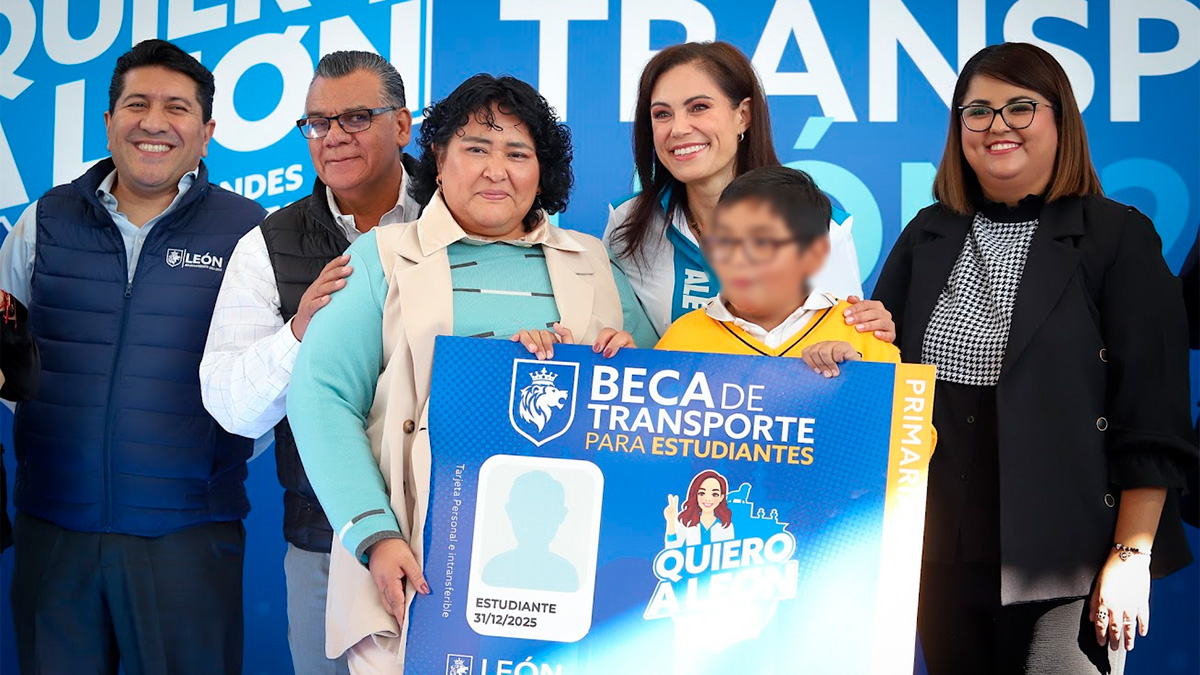 Gobierno de León entrega Becas de Transporte a estudiantes