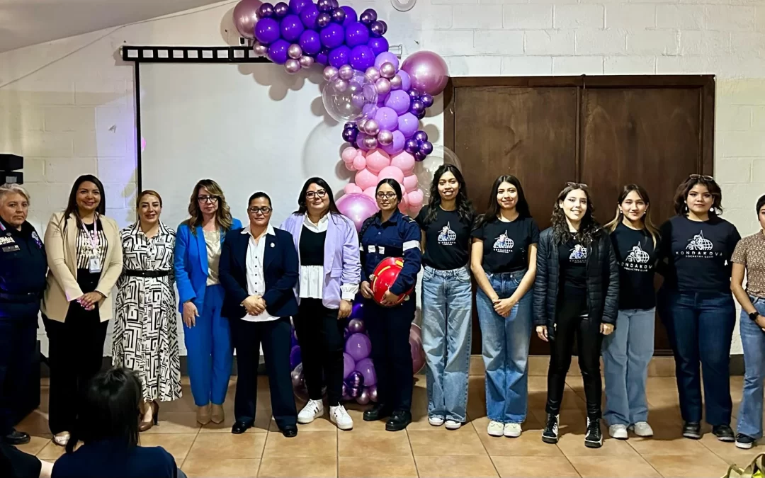 Realizan foro de mujeres líderes en el Instituto Novaera