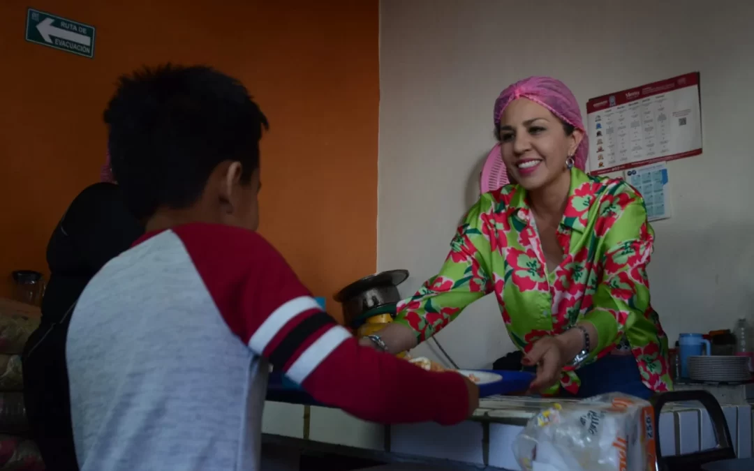 Visita Melanie el comedor escolar de la comunidad Esperanza del Refugio