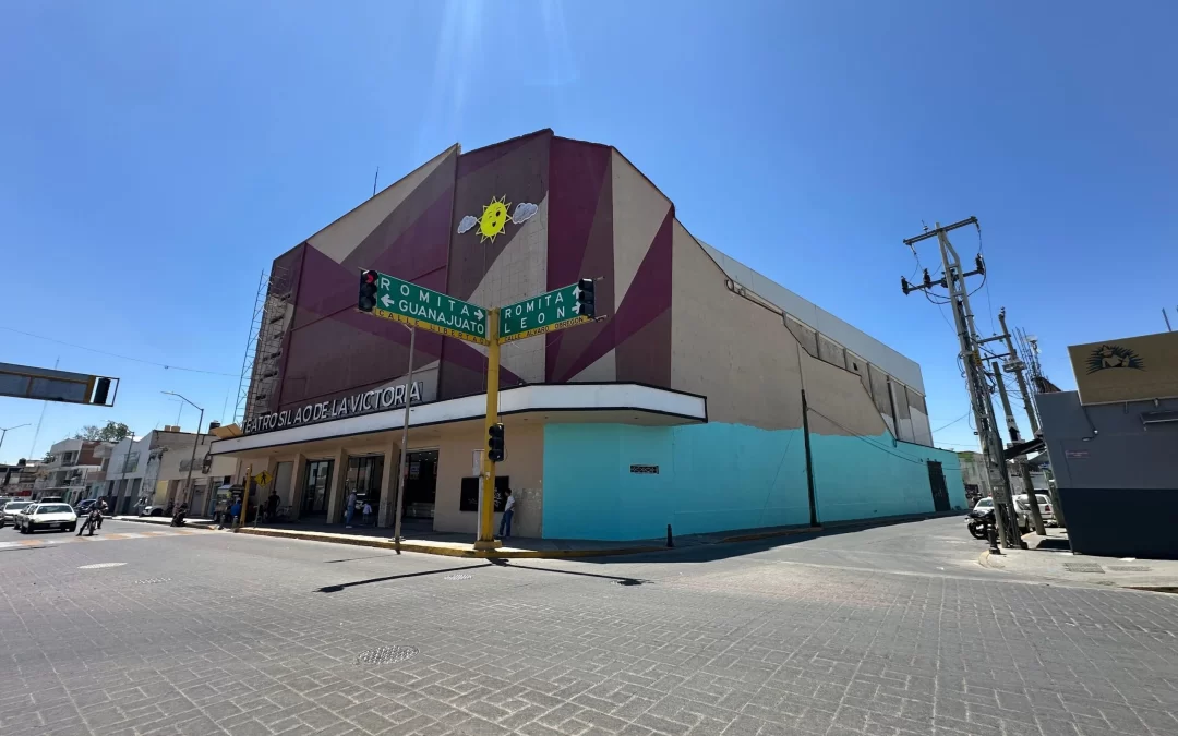 Devuelven su color histórico al icónico Ex Cine Montes