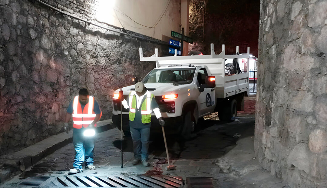Retira el Simapag más de 182 toneladas de desechos, de las alcantarillas de la capital
