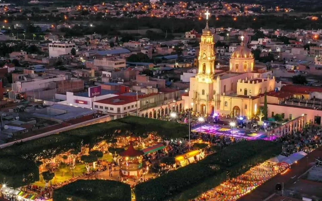 Alfombras en la tierra, globos en el cielo: Uriangato se llena de color en octubre