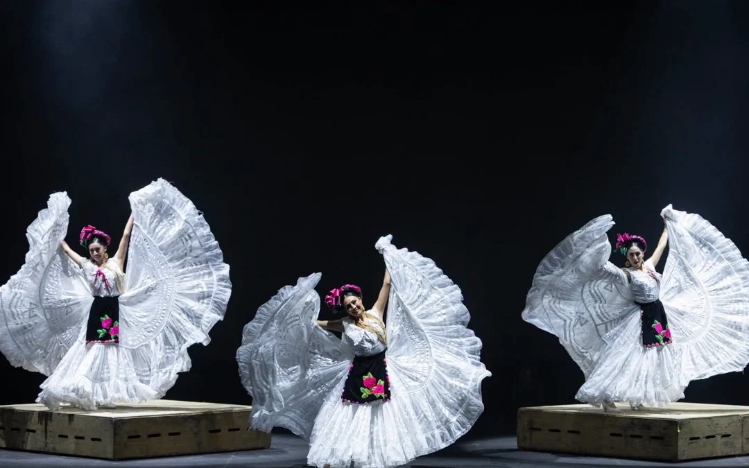 La danza mexicana conquista la Alhóndiga y la ópera convierte a los monstruos en protagonistas